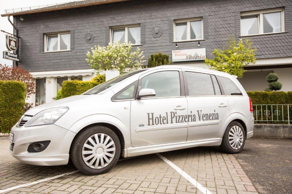 Hotel Pizzeria Venezia Sohren Exteriör bild